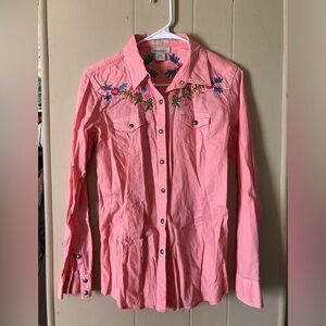 Ari at fitted medium snap shirt